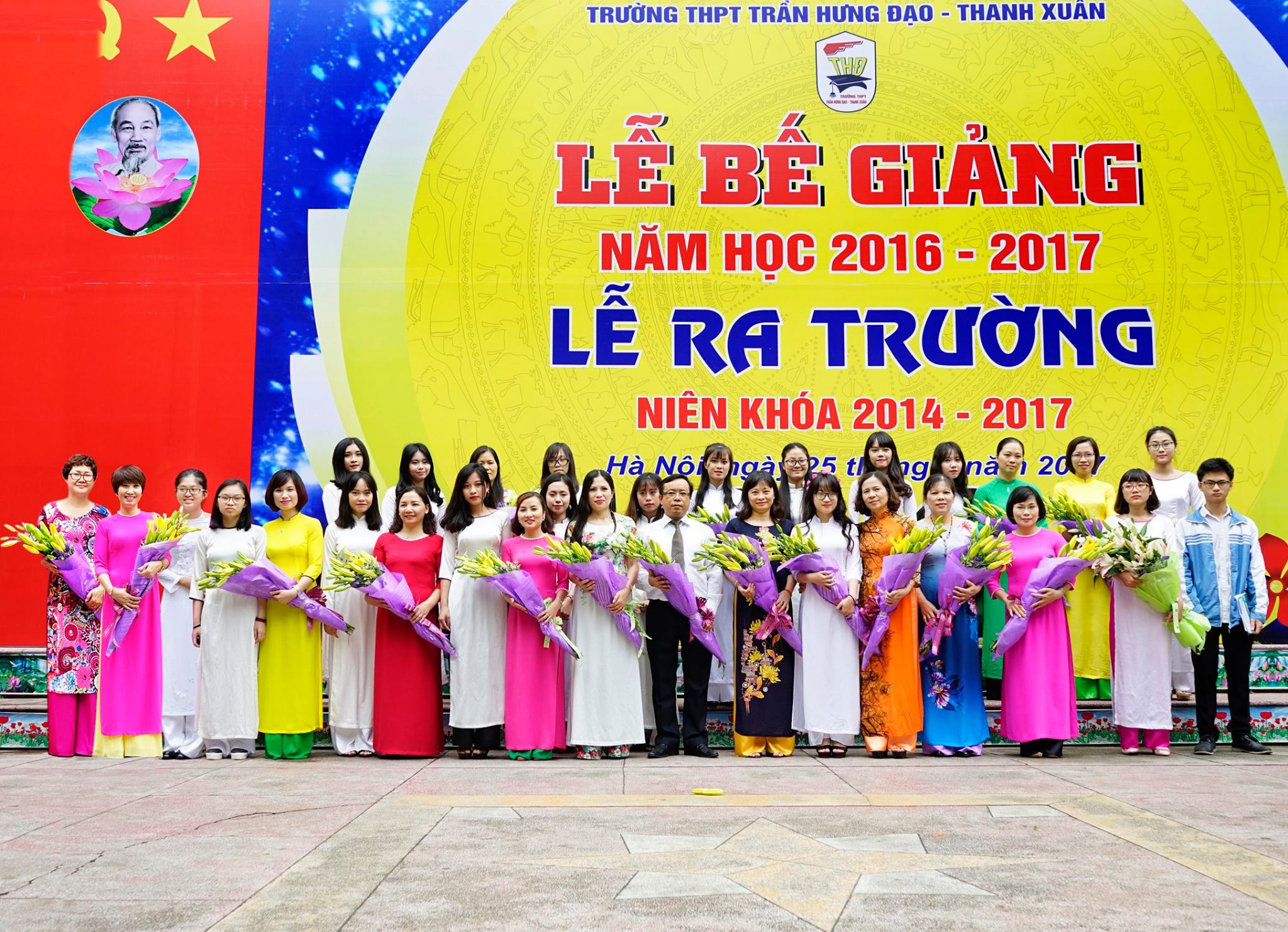 Lễ ra trường của học sinh K12 ni�n kh�a 2014 - 2017